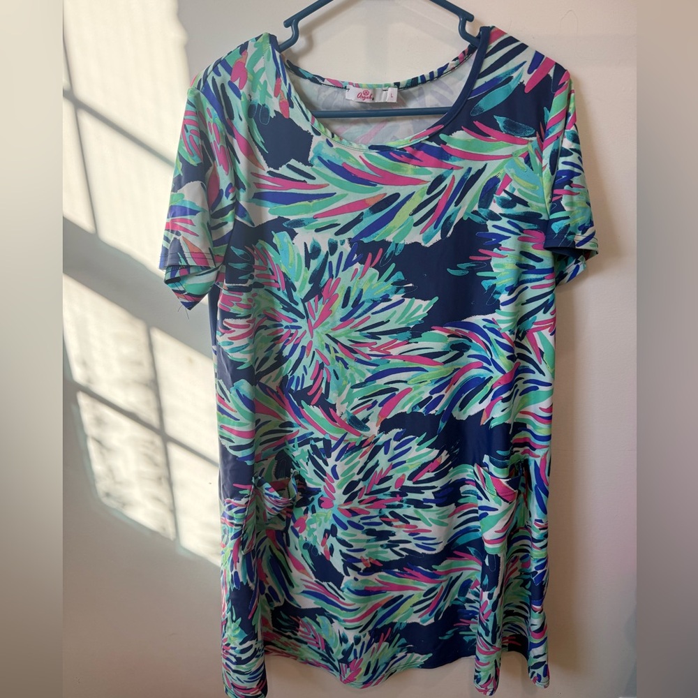 Aryeh Multi-Color Abstract Print Top in Pink, Blue, Green with 2 front pockets